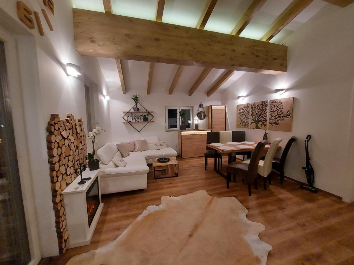 Appartement Auszeit Steiraland Penthouse 9 Mit Grossen Balkon Und Parkplatz à Leoben  Extérieur photo