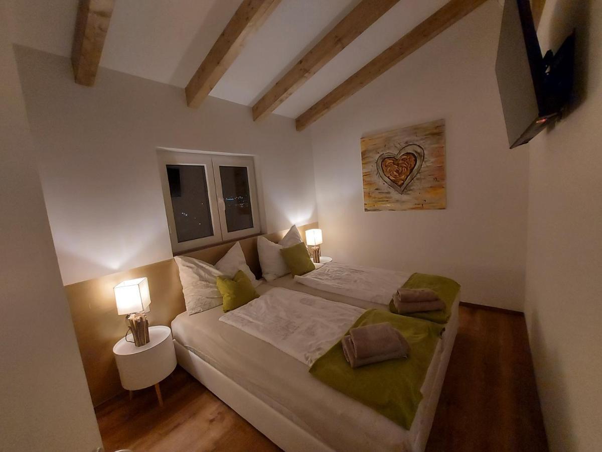 Appartement Auszeit Steiraland Penthouse 9 Mit Grossen Balkon Und Parkplatz à Leoben  Extérieur photo