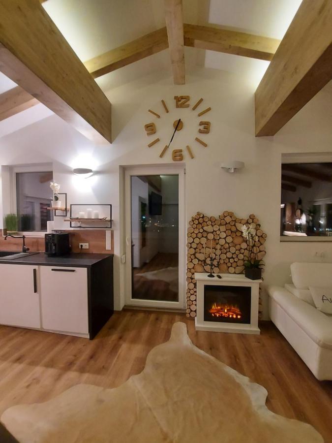 Appartement Auszeit Steiraland Penthouse 9 Mit Grossen Balkon Und Parkplatz à Leoben  Extérieur photo