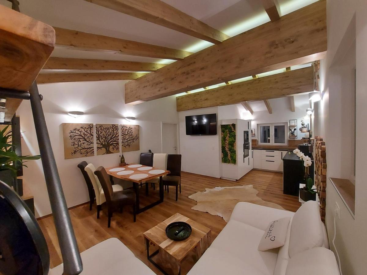 Appartement Auszeit Steiraland Penthouse 9 Mit Grossen Balkon Und Parkplatz à Leoben  Extérieur photo