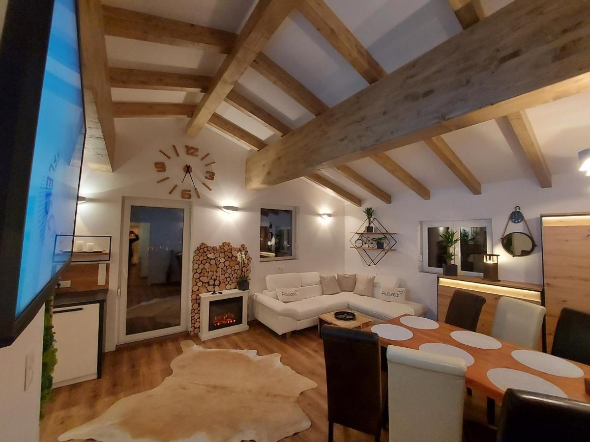 Appartement Auszeit Steiraland Penthouse 9 Mit Grossen Balkon Und Parkplatz à Leoben  Extérieur photo