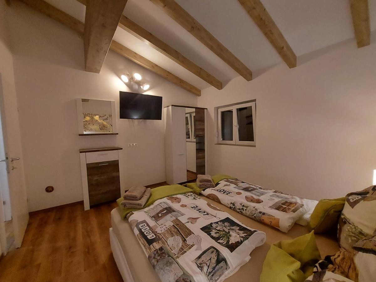 Appartement Auszeit Steiraland Penthouse 9 Mit Grossen Balkon Und Parkplatz à Leoben  Extérieur photo