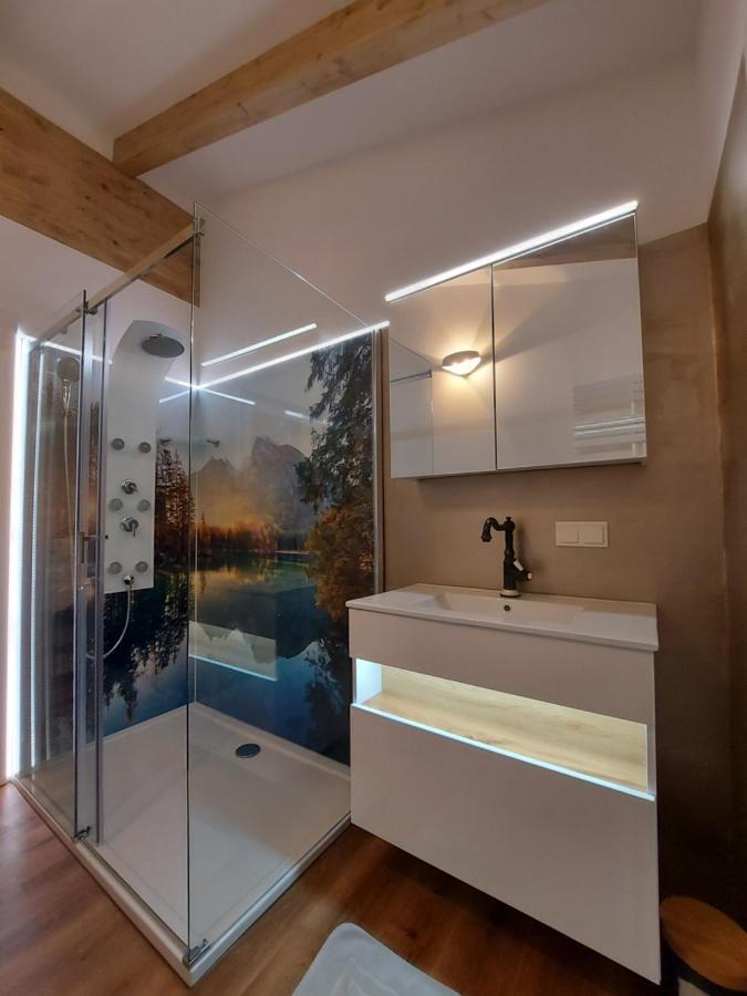 Appartement Auszeit Steiraland Penthouse 9 Mit Grossen Balkon Und Parkplatz à Leoben  Extérieur photo