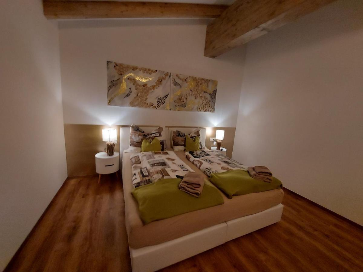Appartement Auszeit Steiraland Penthouse 9 Mit Grossen Balkon Und Parkplatz à Leoben  Extérieur photo