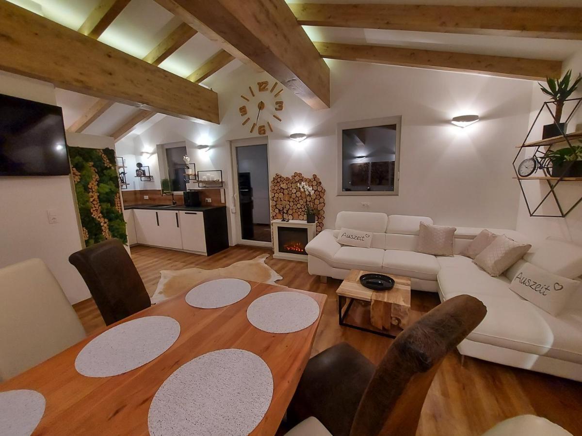 Appartement Auszeit Steiraland Penthouse 9 Mit Grossen Balkon Und Parkplatz à Leoben  Extérieur photo