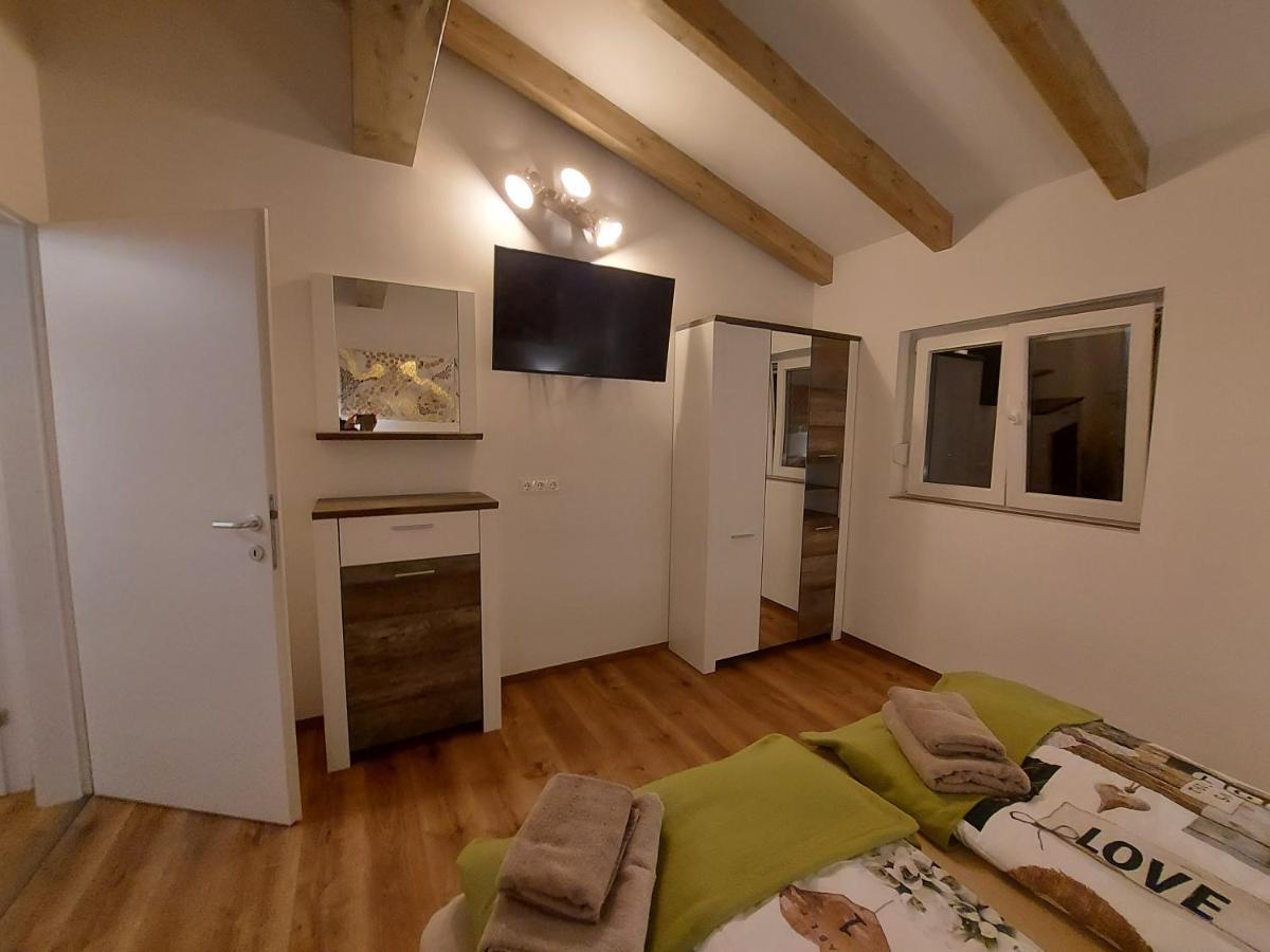 Appartement Auszeit Steiraland Penthouse 9 Mit Grossen Balkon Und Parkplatz à Leoben  Extérieur photo
