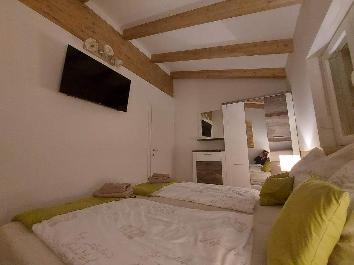 Appartement Auszeit Steiraland Penthouse 9 Mit Grossen Balkon Und Parkplatz à Leoben  Extérieur photo