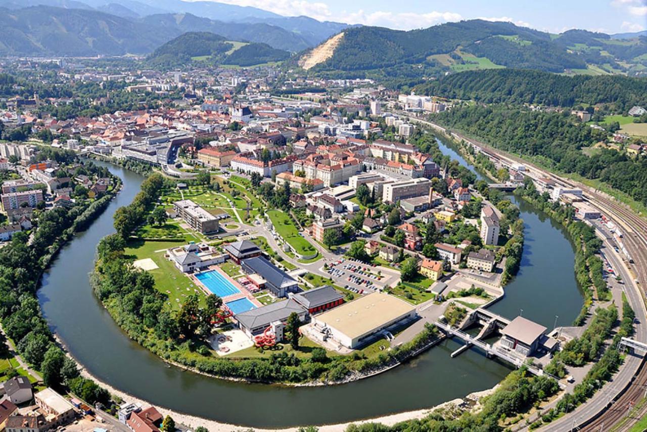 Appartement Auszeit Steiraland Penthouse 9 Mit Grossen Balkon Und Parkplatz à Leoben  Extérieur photo