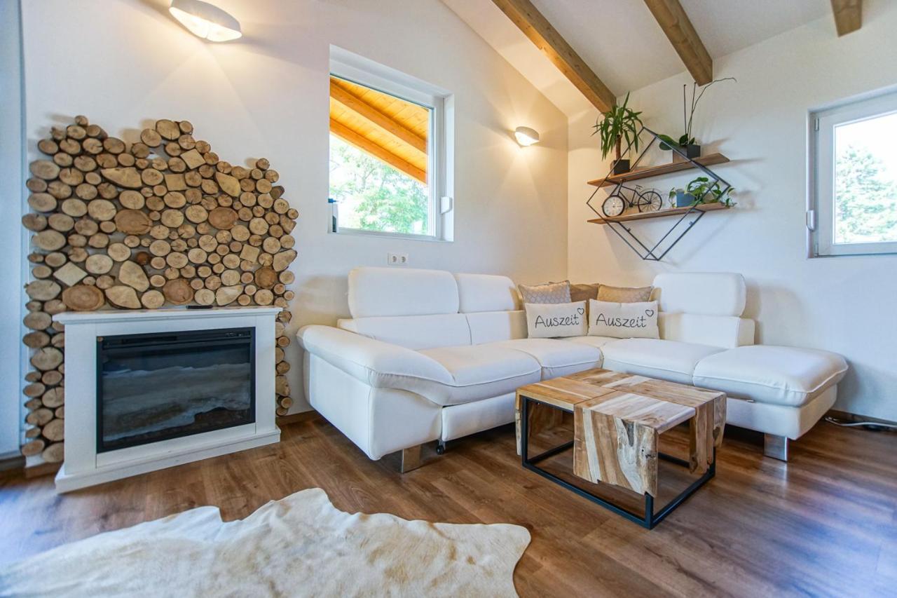 Appartement Auszeit Steiraland Penthouse 9 Mit Grossen Balkon Und Parkplatz à Leoben  Extérieur photo