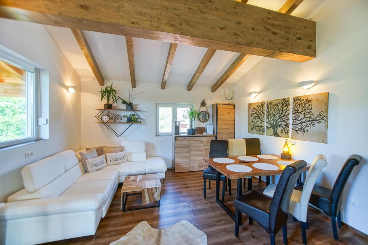 Appartement Auszeit Steiraland Penthouse 9 Mit Grossen Balkon Und Parkplatz à Leoben  Extérieur photo